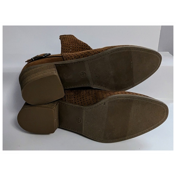 NWT Universal Thread Boots - Picture 4 of 5